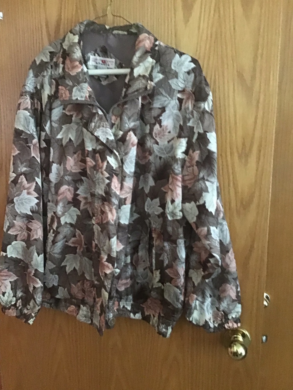 Vintage Stunt Sports 100% silk Floral Leaf Print Brown Jacket. Pretty colors.